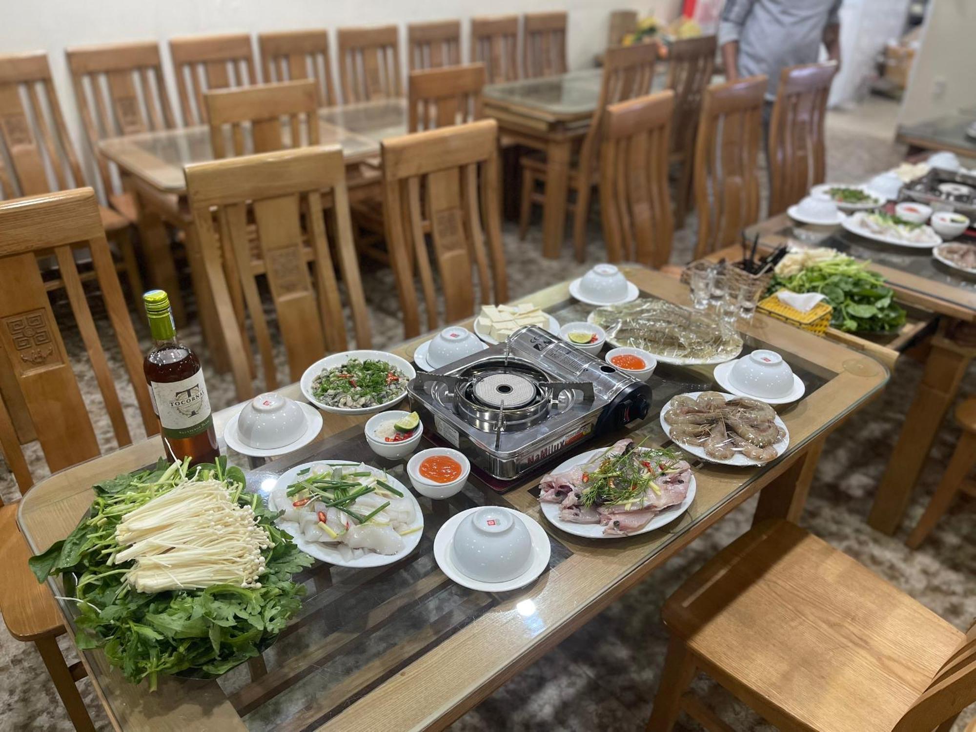 Phuong Dong Hotel Dong Khe Sau エクステリア 写真