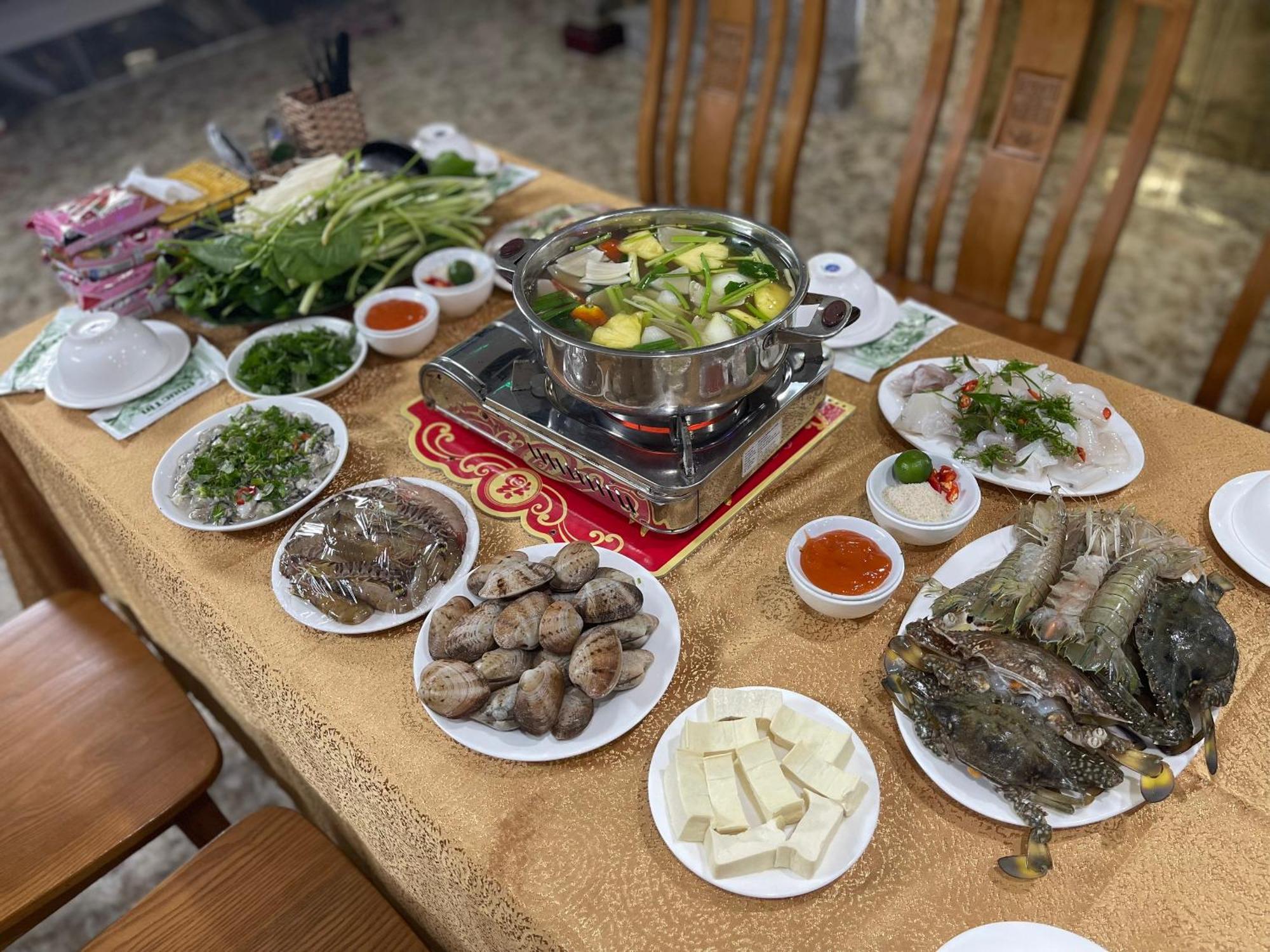 Phuong Dong Hotel Dong Khe Sau エクステリア 写真