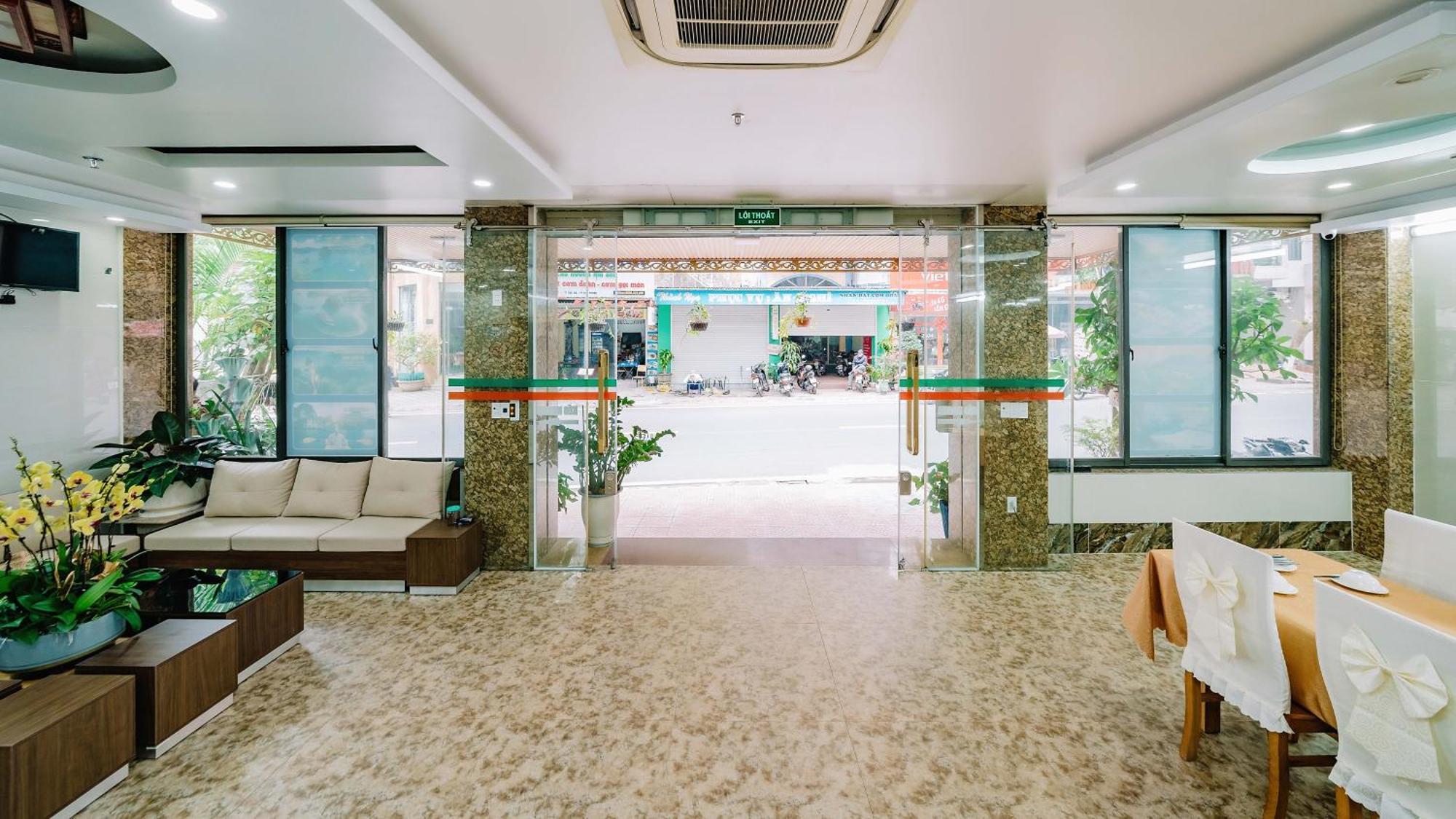 Phuong Dong Hotel Dong Khe Sau エクステリア 写真
