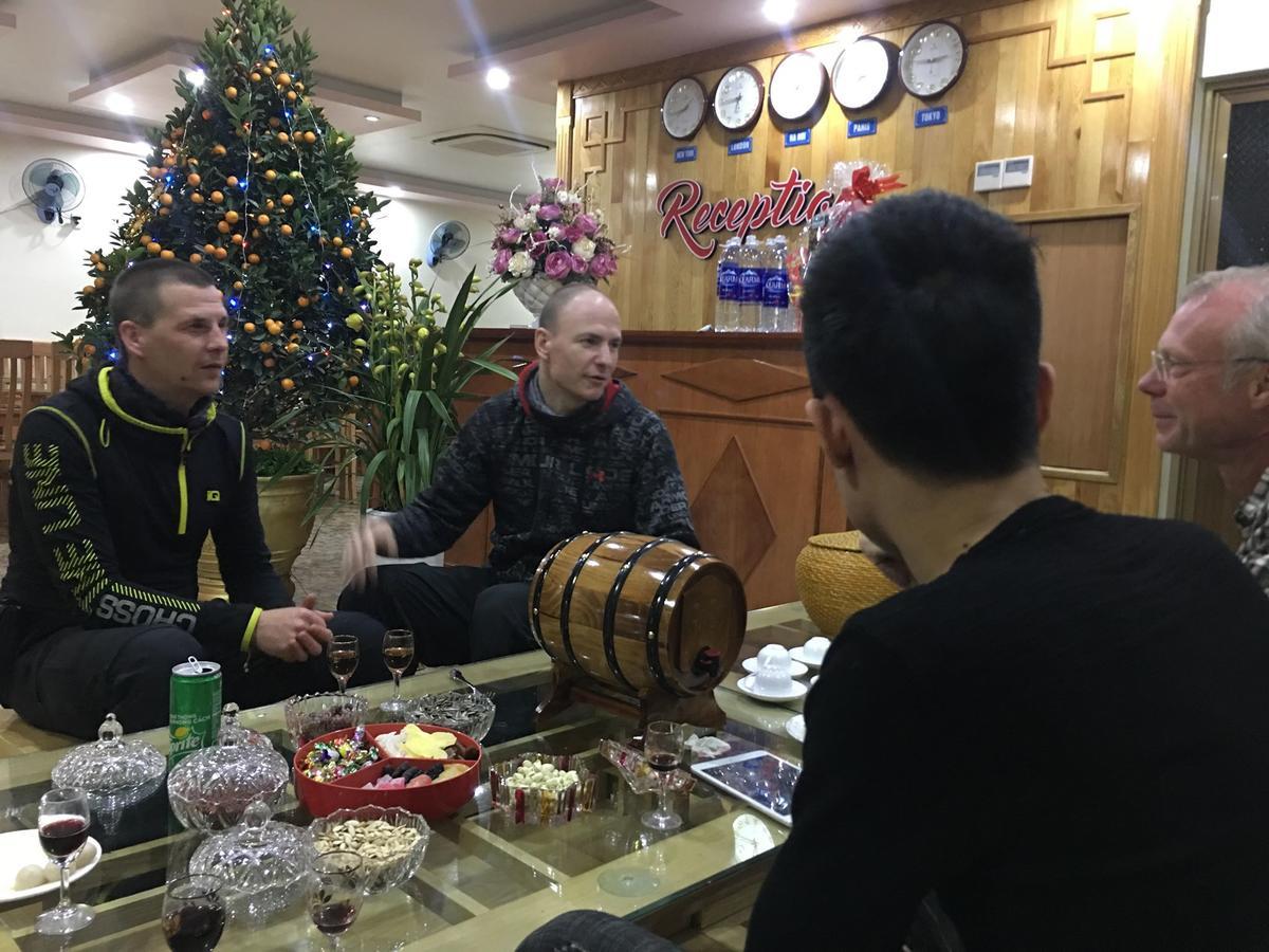 Phuong Dong Hotel Dong Khe Sau エクステリア 写真